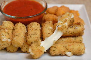 picture of a plate of mozzerala sticks with marinara