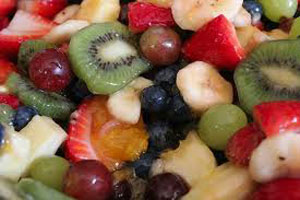 picture of a plate of mixed fruit